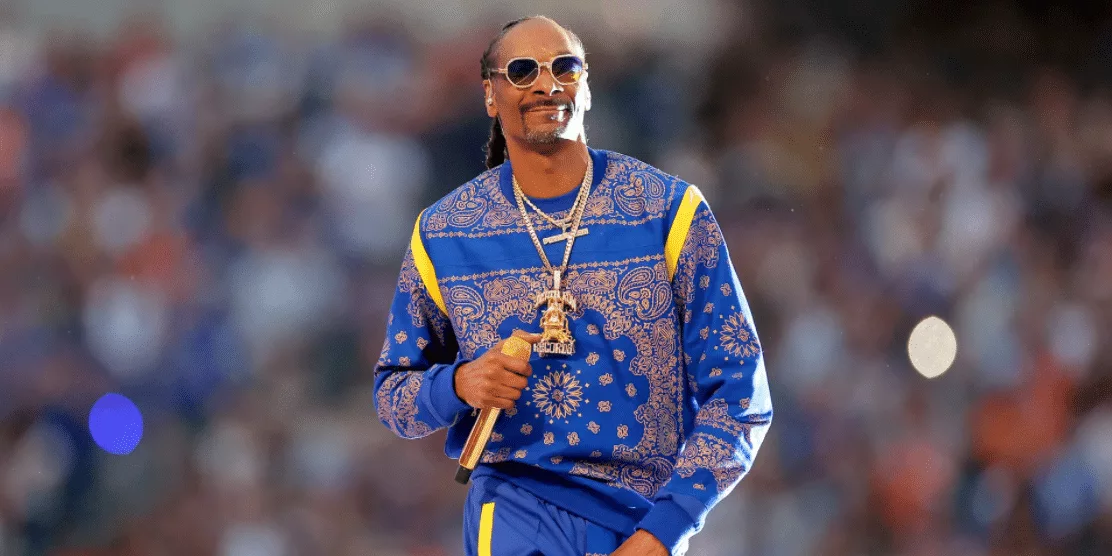 The picture depicts rapper Snoop Dogg